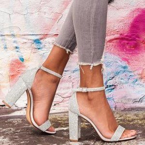 STEVE MADDEN Carrson Heeled Sandals in Crystal Size 7.5 New